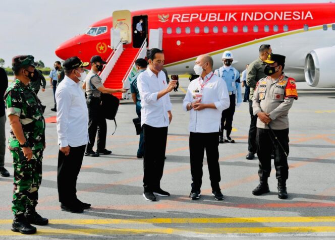 
 Sambut Kunjungan Presiden Jokowi di Bandara Silangit, Bupati Taput Kembali Membahas Usulan Pembangunan