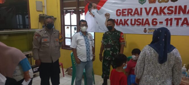 
 Warga Antusias Sambut Ajakan Vaksin Babinsa Koramil-02/Penjaringan