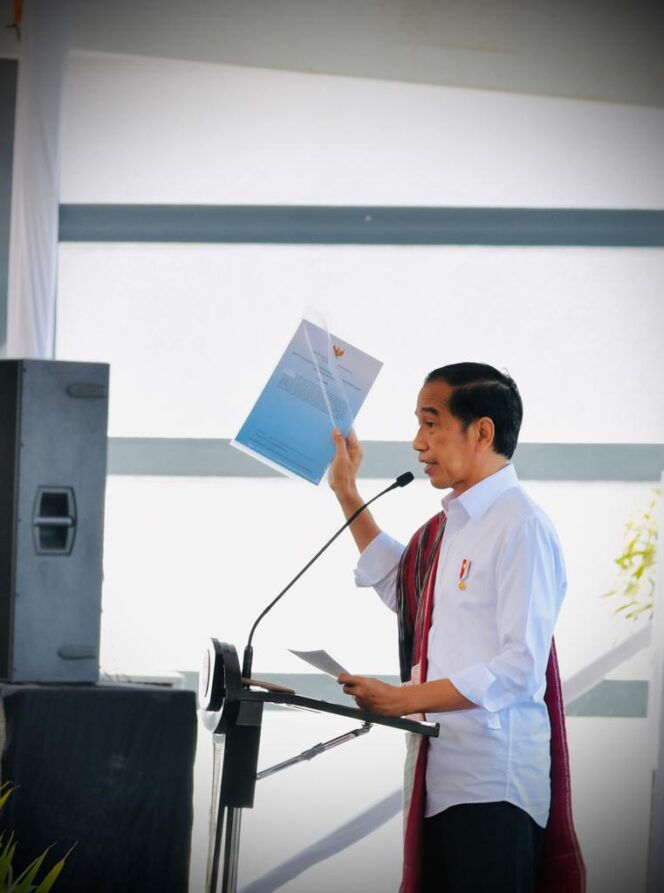 
 Presiden Serahkan SK Hutan Sosial dan TORA 20 Provinsi