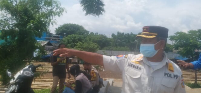 
 Penertiban Pelanggar Perda oleh Satpol PP Kecamatan Cilincing Tebang Pilih