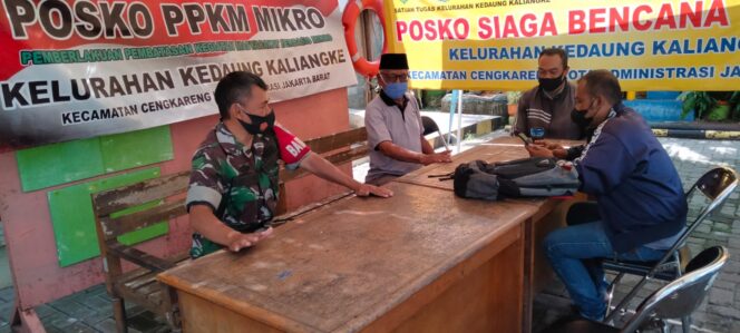 
 Sertu Ujang Husna Jalin Komunikasi Tentang Pentingnya Prokes dimasa Pandemi