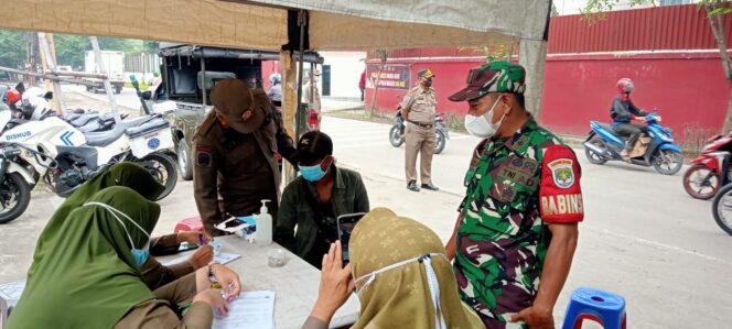 
 Koramil04/Cengkareng bersama Tiga Pilar Gelar Operasi Yustisi Protokol Covid-19