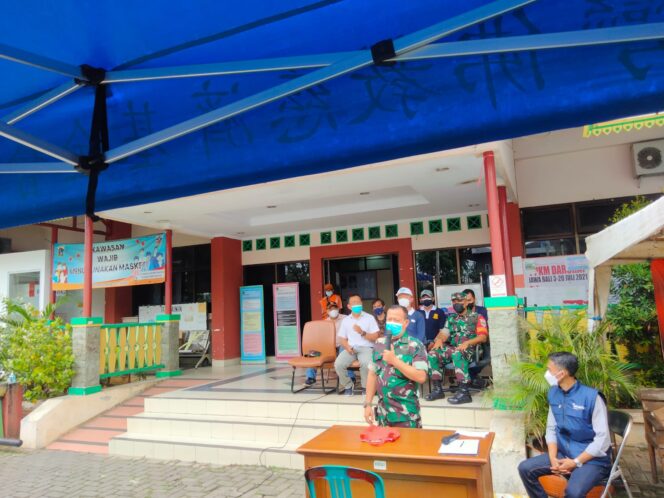 
 Koramil 04/Cengkareng Bantu Distribusikan 1.509 Paket Beras
