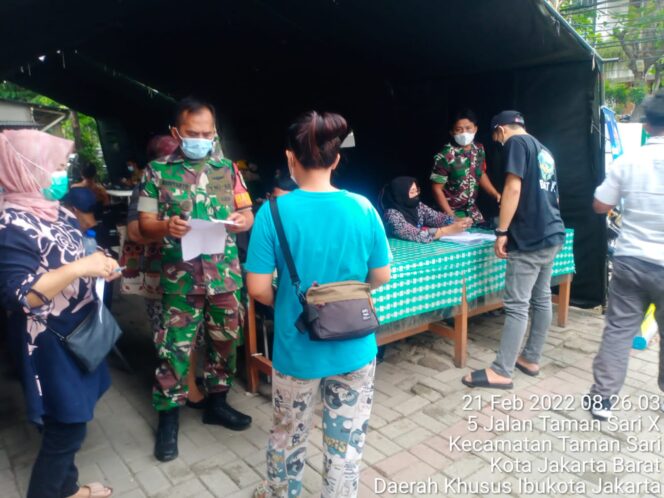 
 Serbuan Vaksinasi Koramil 01/TS Kodim 0503/JB Vaksin 194 Orang