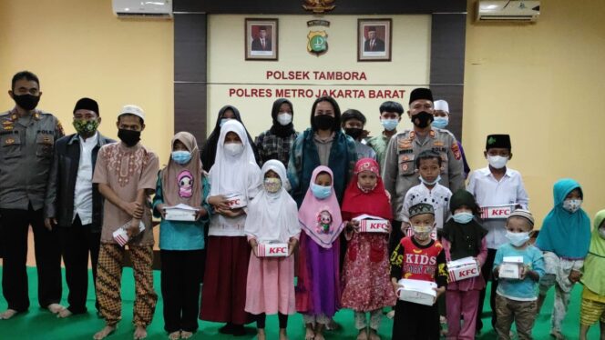 
 Kompol Rosana Albertina Labobar Menggelar Kegiatan Santunan Dan Doa Bersama Anak Yatim Piatu