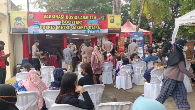 
 Vaksinasi Lanjutan Dosis Booster Diberikan Kepada Warga Yang Belum Melaksanakan Vaksin ke 3 di Polsek Cilincing