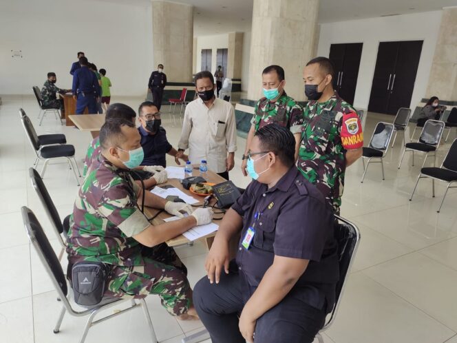 
 Capai Target…!!!, Koramil 04 Cengkareng Laksanakan Serbuan Vaksinasi TNI