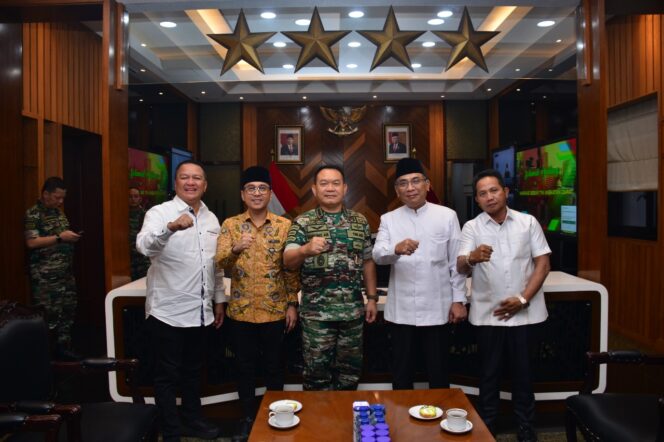 
 Silaturahmi Kyai Dengan Santri