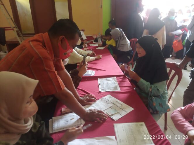 
 Antrian Penerimaan BPNT Warga Desa Bojong Baru Tahun 2022 Tahap 1 Sampai 3