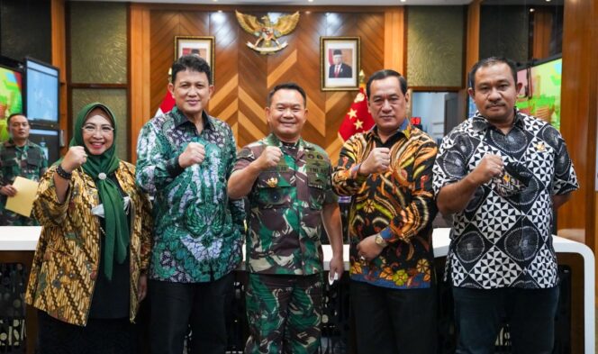 
 Majelis Adat Kerajaan Nusantara Kunjungi Mabesad