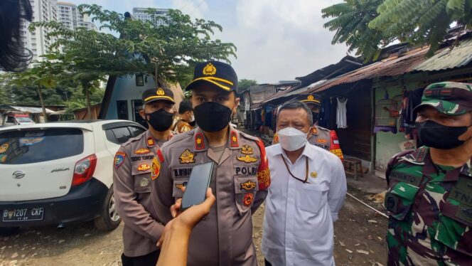 
 50 Paket Diberikan Warga di RW 05 Tanjung Duren Selatan, Jakbar