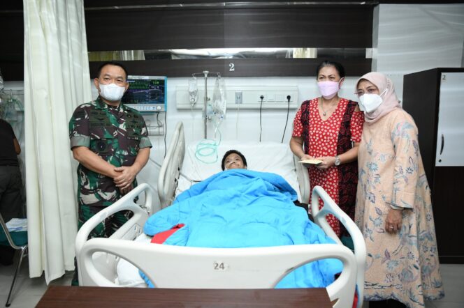 
 8 Tahun Derita Penurunan Gagal Otot, Andreas Di Jenguk Kasad dan Ketum Persit KCK
