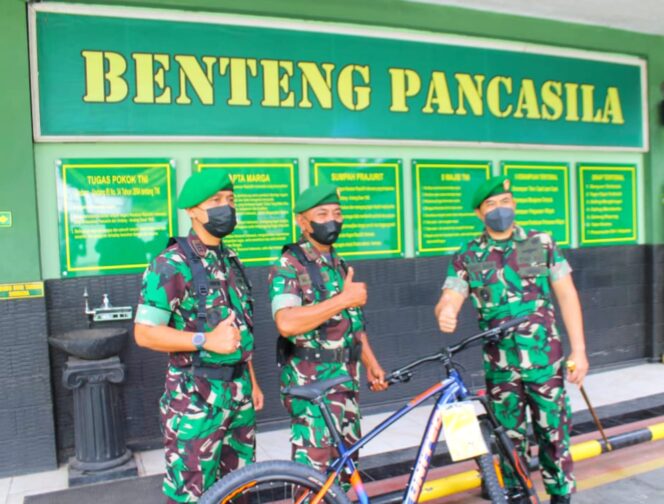 
 Aksi Heroik Pelda Jaelani Berbuah Reward Dari Dandim 0503/Jakarta Barat Berupa Sepeda MTB United