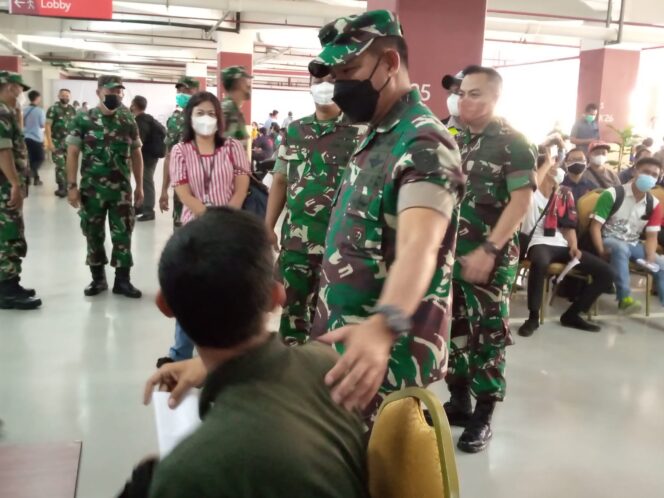 
 Wakasad Tinjau Giat Vaksinasi di Wilayah Kodim 0503/JB, PT. Mayora Tbk