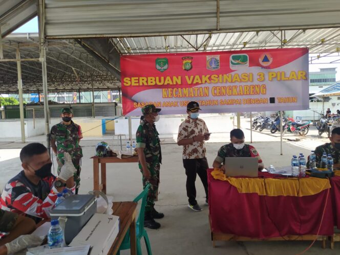 
 Koramil04/CK Gelar Serbuan Vaksin TNI di Pasar Rakyat Cengkareng