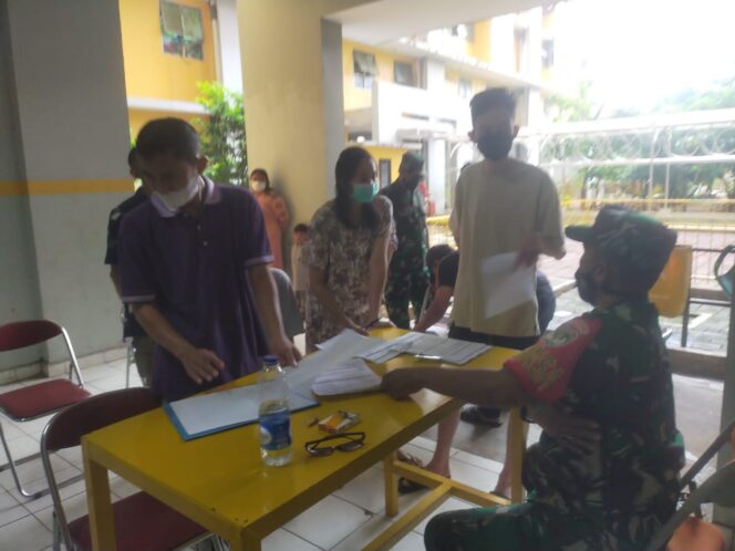
 124 Orang Tervaksin di Rusunawa Tambora Dalam Serbuan Vaksinasi TNI Koramil 02/TB Kodim 0503/JB