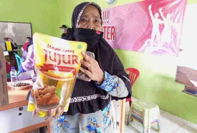 
 Lurah Kapuk, Ujang Sungkawa Mengapresiasi Terselenggaranya Vaksin Booster yang digelar Polsek dan Koramil 04 Cengkareng
