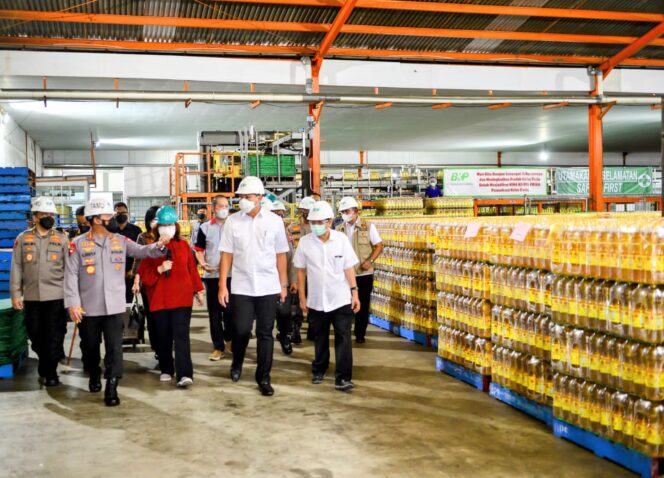 
 Kapolri Awasi Alur Distribusi dan Harga Minyak Goreng di Pasar