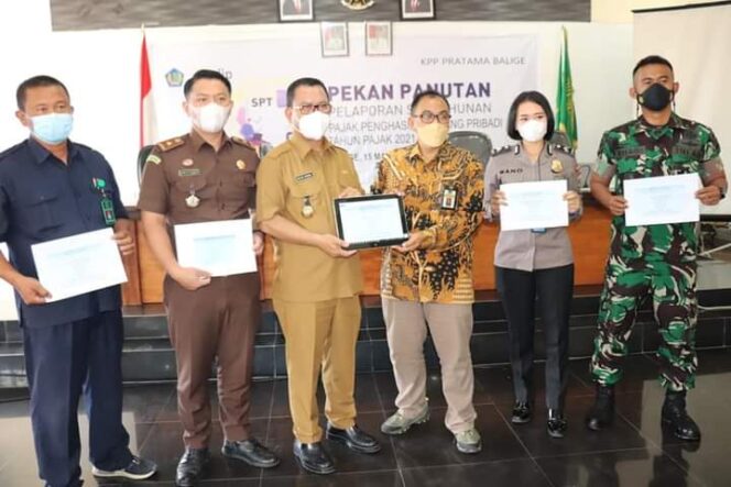 
 Bupati Toba Ir Poltak Sitorus Minta Masyarakat Taat Pajak dan Melaporkan SPT Tahunan