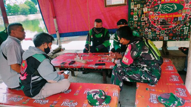 
 Tak Boleh Lelah Babinsa Koramil04/Cengkareng Berikan Pemahaman Hankam Juang dan Patuhi Protokoler Kesehatan