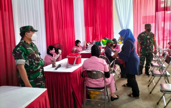 
 Koramil 03/Pasar Rebo Kolaborasi Dengan PT. Cosmax Indonesia Gelar Vaksinasi Untuk Warga