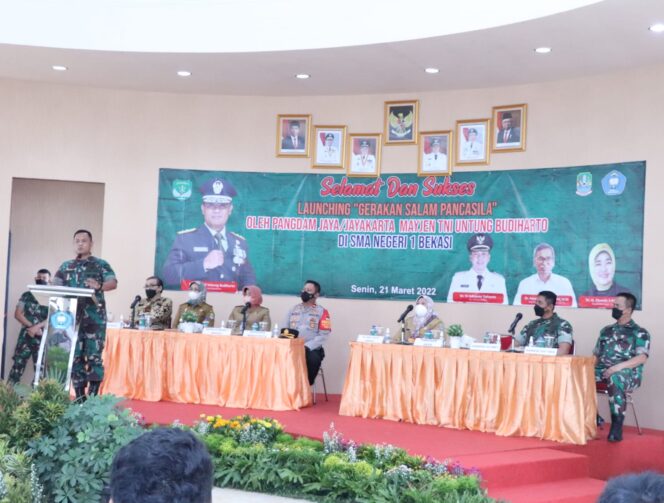 
 Danrem 051/Wkt Dampingi Pangdam Jaya Kunjungan Kerja Ke SMAN 1 Kota Bekasi