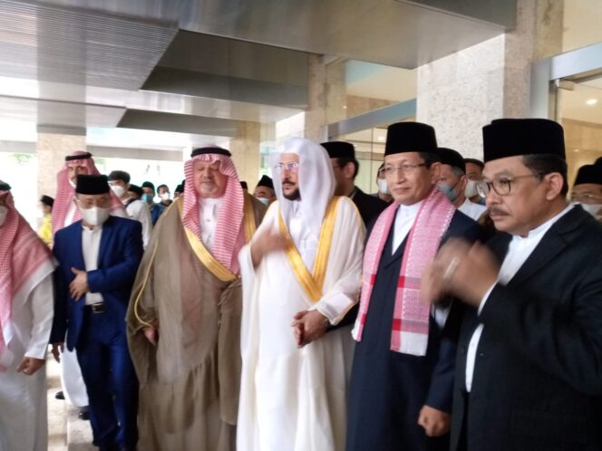 
 DR. Abdulla Bin Abdulaziz Al-Shaikh Ajak Umat Muslim Taat Kepada Allah, dan Pemerintah