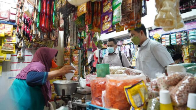 
 Kapolres Jakut Melakukan Kunjungan ke Pasar Meninjau Harga Sembako Menjelang Ramadhan