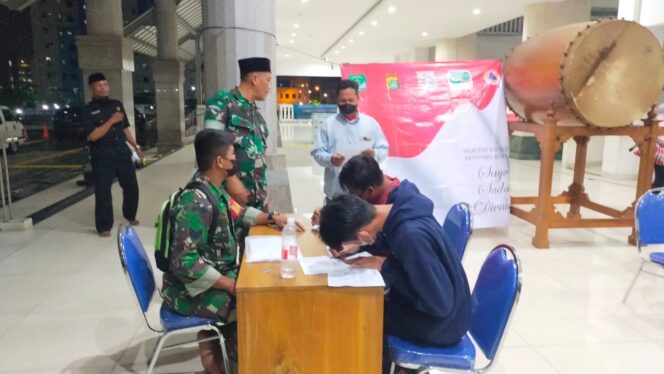
 Serbuan Vaksinasi TNI dan Berbuka Bersama di Masjid Raya KH. Hasyim Asy’ari