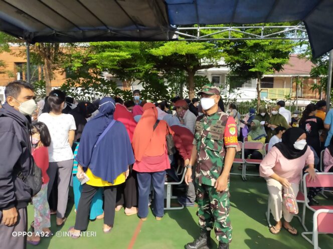 
 Kolaborasi Perangkat RW Kelurahan Malaka Sari Dengan Koramil 08/Duren Sawit Gelar vaksinasi Selama 4 Hari