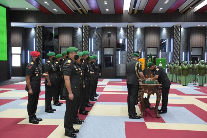 
 Kasad Pimpin Serah Terima Enam Jabatan Strategis TNI AD