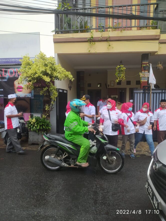 
 Aksi Sosial Formapal Kelurahan Palmerah Bagikan 1000 Takjil di Bulan Suci Ramadhan