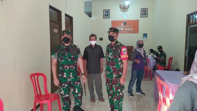 
 Serbuan Vaksinasi TNI Koramil04 Cengkareng Digelar di Kantor sekretariat RW014 Kapuk