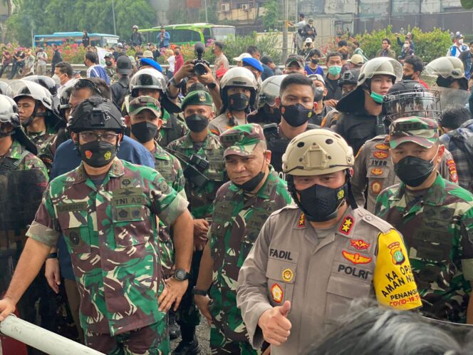
 Pangdam Jaya Bersama Polda Metro Jaya Tinjau Situasi Aksi Unras Dilapangan