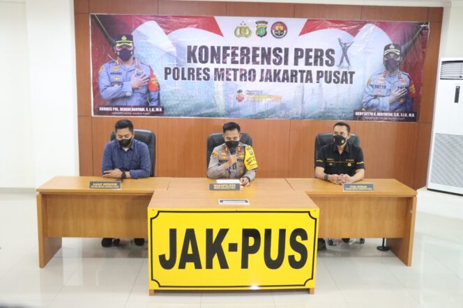 
 Para pelaku pembakar Pospol Pejompongan Tanah Abang ditangkap Polres Jakpus