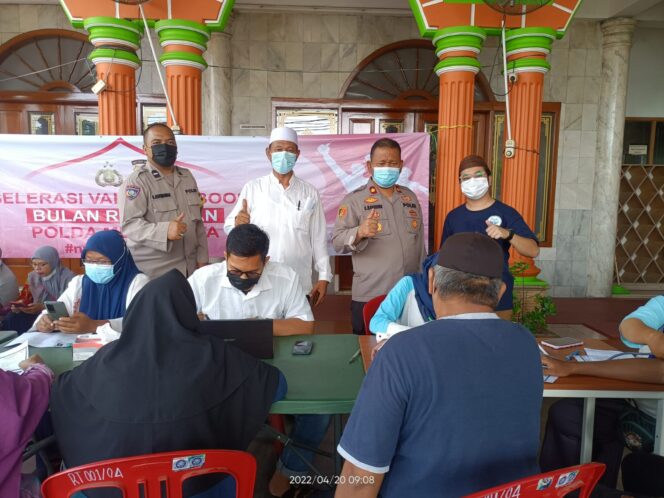 
 Akselerasi Vaksinasi Booster Ramadhan Polsek Cilincing Buka Gerai Vaksin di Halaman Masjid AT TAQWA, Jakut