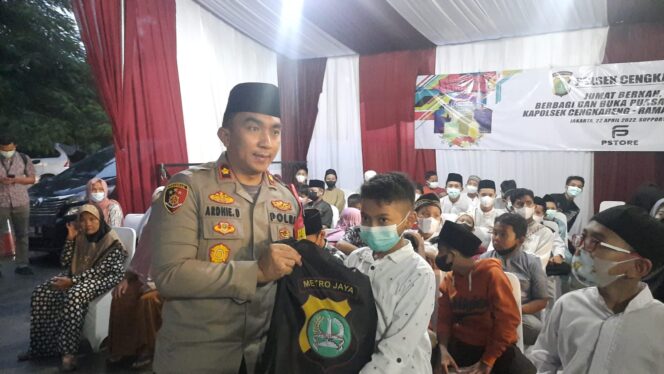 
 Kapolsek Cengkareng Polres Metro Jakarta Barat, Kompol Ardhie Demastyo Berkolaborasi dengan PT Hans Global Investindo dan Pstore Memberikan Santunan Anak yatim piatu