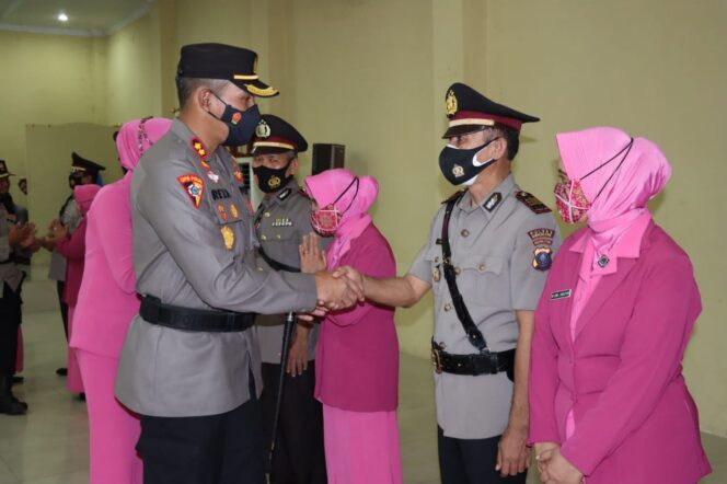 
 Kapolres Madina Pimpin Sertijab 6 PJU Polres “AKP M. Rusli, S.H Jadi Kabag Ops dan IPTU M. Pakpahan, S.H Sebagai Kapolsek Batang Natal”
