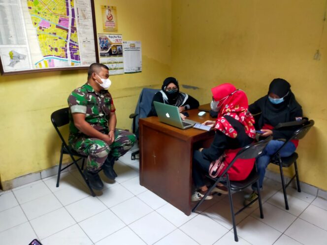 
 Babinsa Cengkareng Barat Serda Didin Melaksanakan Penyuluhan bersama Dinsos Kel. Cengkareng Barat
