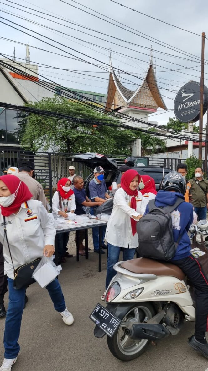 
 Dewan Pimpinan Wilayah Gebu Minang DKI Jakarta Berbagi Takjil
