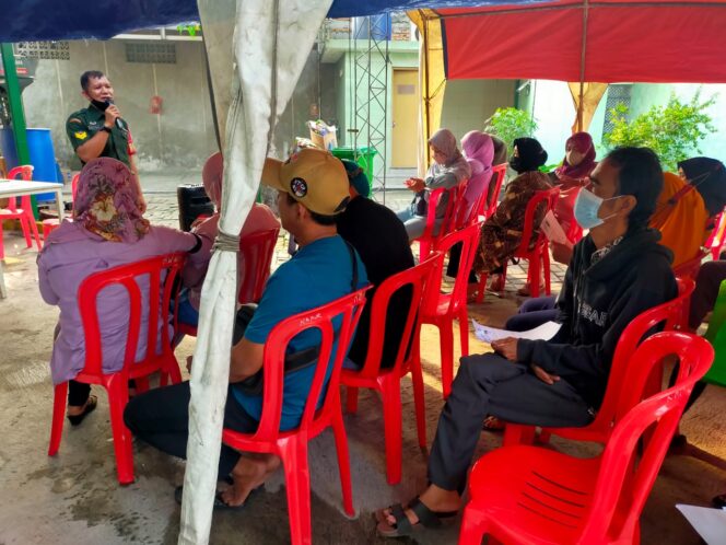 
 200 Orang Kembali Terima Dana Bantuan Pemerintah BTPKLW di Koramil 04 Cengkareng