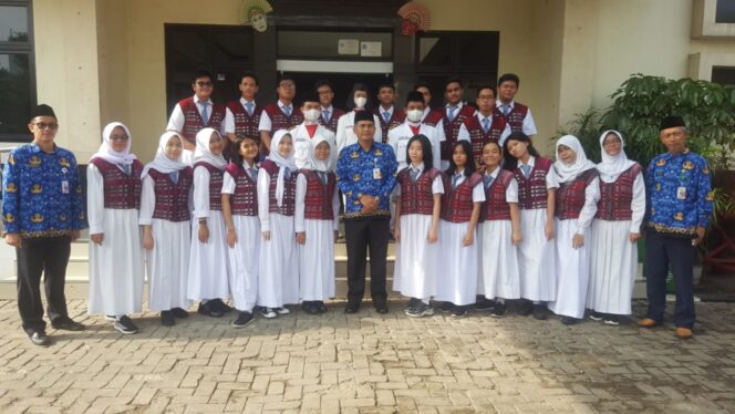 
 Camat Kembangan Joko Mulyono Merayakan Upacara Hari Kebangkitan Nasional
