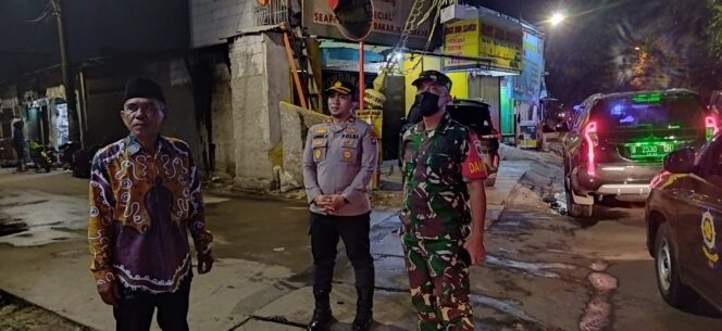
 Koramil04/CK dan Polsek Cengkareng Laksanakan Patroli 3 Pilar, Cegah Tawuran, Balap Liar dan Jaga Kamtibmas