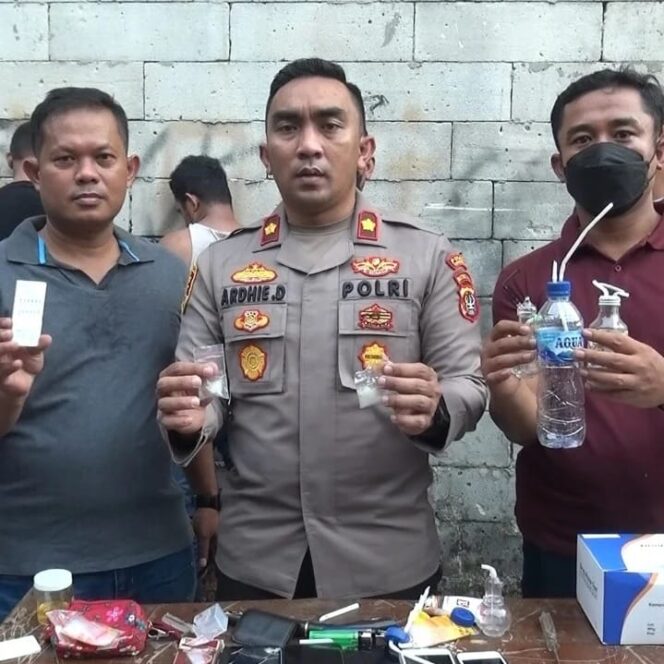 
 Suasana Mencekam Ketika Polisi Kembali Melakukan Penggerebekan di Kampung Ambon