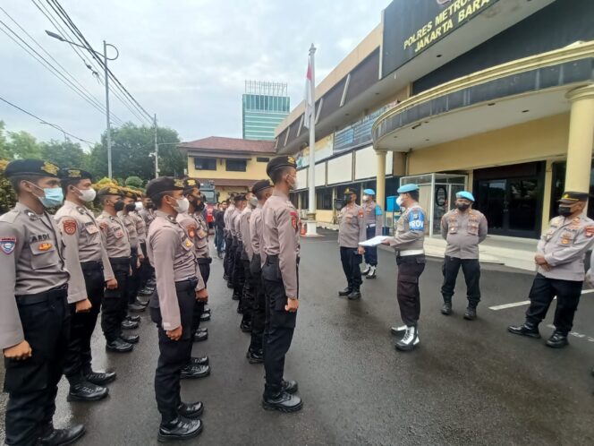 
 Polres Metro Jakarta Barat Melakukan Pengamanan di Setiap Gereja Dalam Kenaikan Isa Almasih