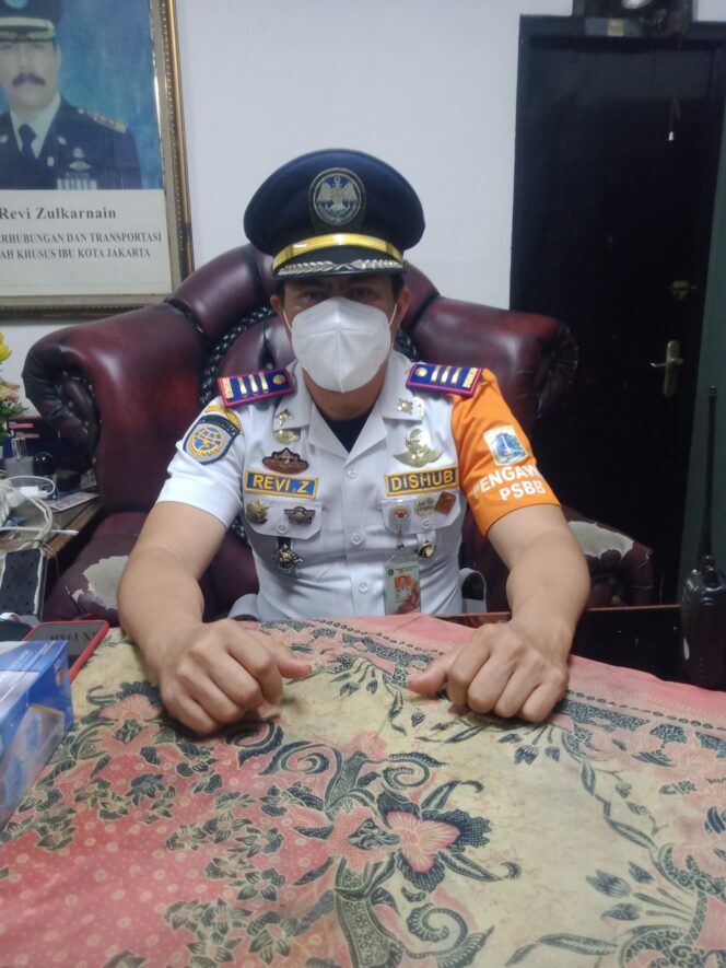 
 Kater Kalideres Jakarta Barat, Revi Zulkarnaen Penumpang AKAP Yang Tiba di Terminal Menurun