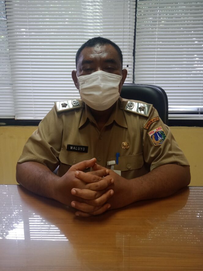 
 Lurah Cengkareng Barat Waluyo, Warga Pendatang Harus Melaporkan Dirinya