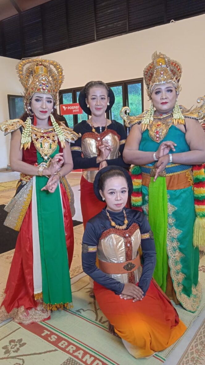 
 Sanggar Tari Padepokan Cahaya Buana Pentas di Festival Budaya Nusantara 2022