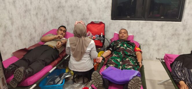 
 Menyambut HUT Ke 76 Bhayangkara, Danramil04 Cengkareng Donorkan Darah