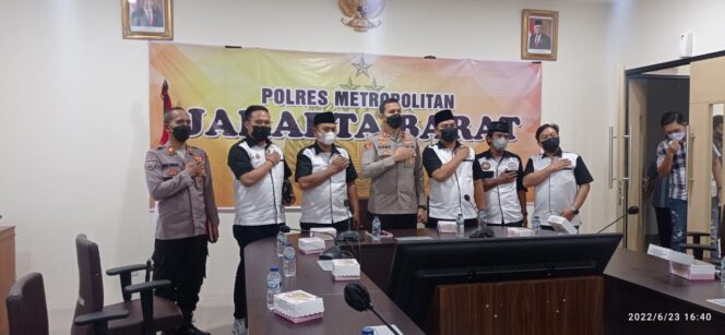 
 Ketua DPD Forkabi Satu Komando Jakbar Sambangi Polres